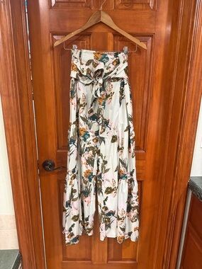Floral Tie-Waist Wide-Leg Panta in light mint color and Floral print.